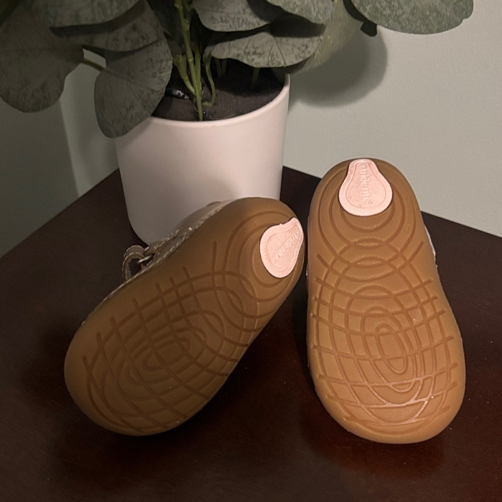 Stride Rite Metallic Gold Mary Janes with Pink Lining - Picture 3 of 3